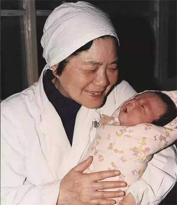 浙江供卵生殖医院,中国第一个试管婴儿，终于当了妈妈，浙江的试管婴儿过得